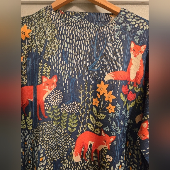 NWOT Fox In Forest Sweat Crewneck Lightweight Large - Picture 2 of 3